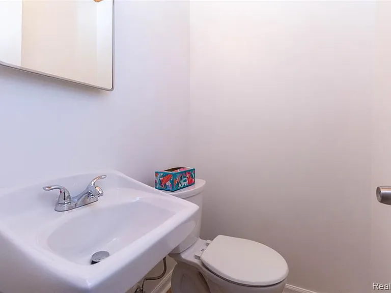 7580 Thornwood St — Photo 33