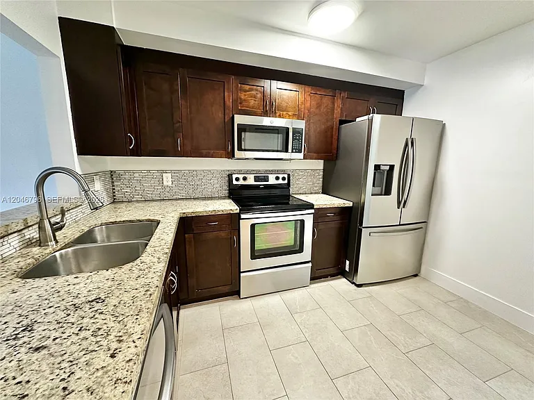 4245 S Pine Island Rd #0 — Photo 2