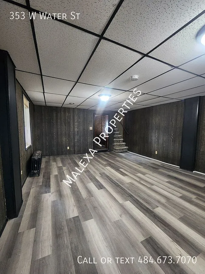3 Bedrooms, 1 car garage and finished rec room/bar in the basement. — Photo 4