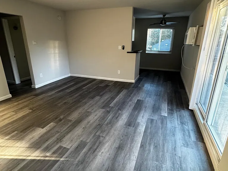11460 Riverside Dr — Photo 13