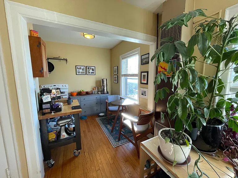 137 E Chestnut St #3 — Photo 3