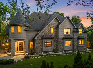 605 Thornwood Dr, Naperville, IL 60540