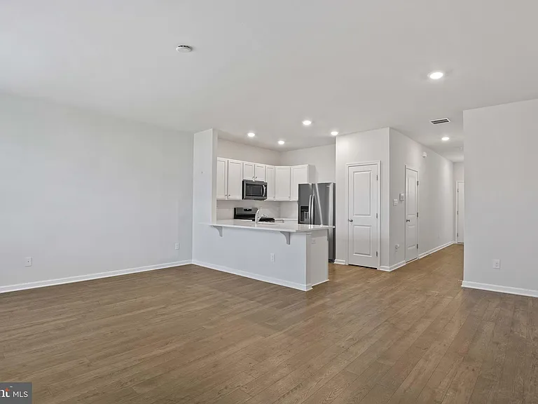 37 Arlotta St #37 — Photo 5