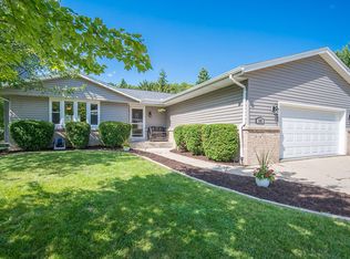 632 Highview Dr, Slinger, WI 53086