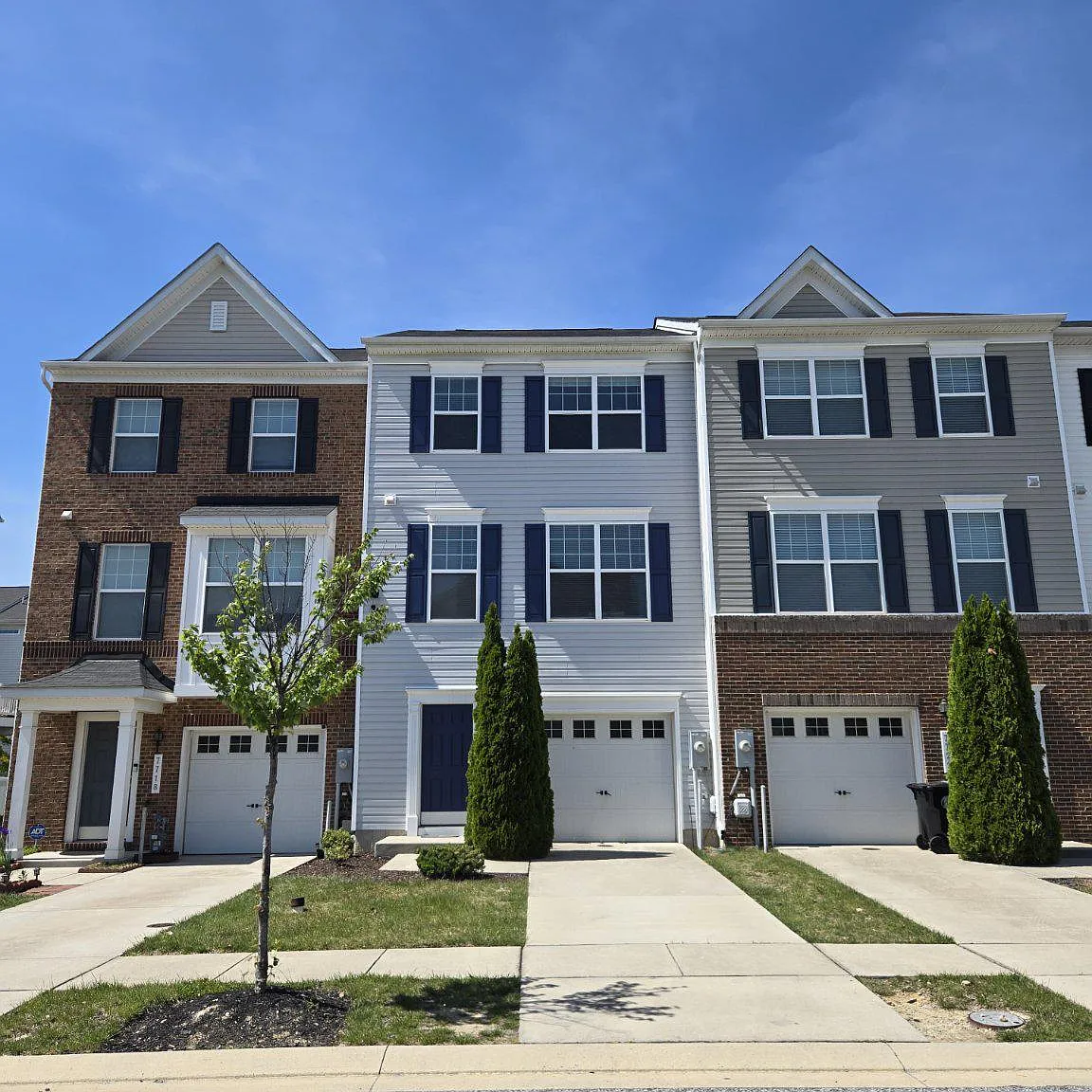 4 bed, 4.0 bath, 1900 sqft, $3,100 — Photo 1