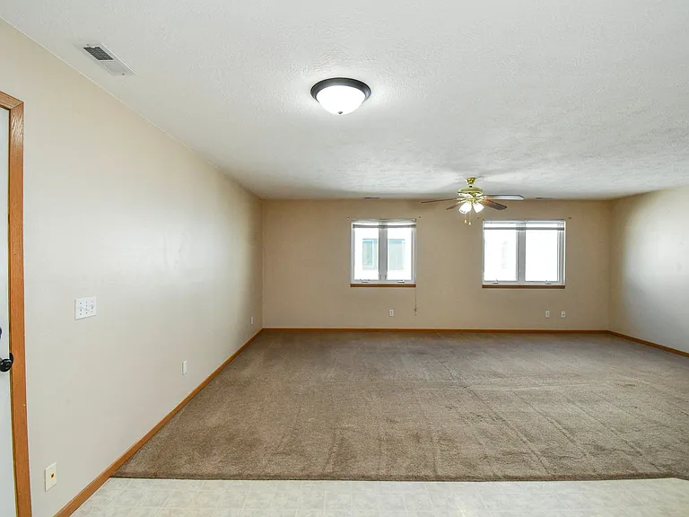 1420 E Redwood Blvd — Photo 12