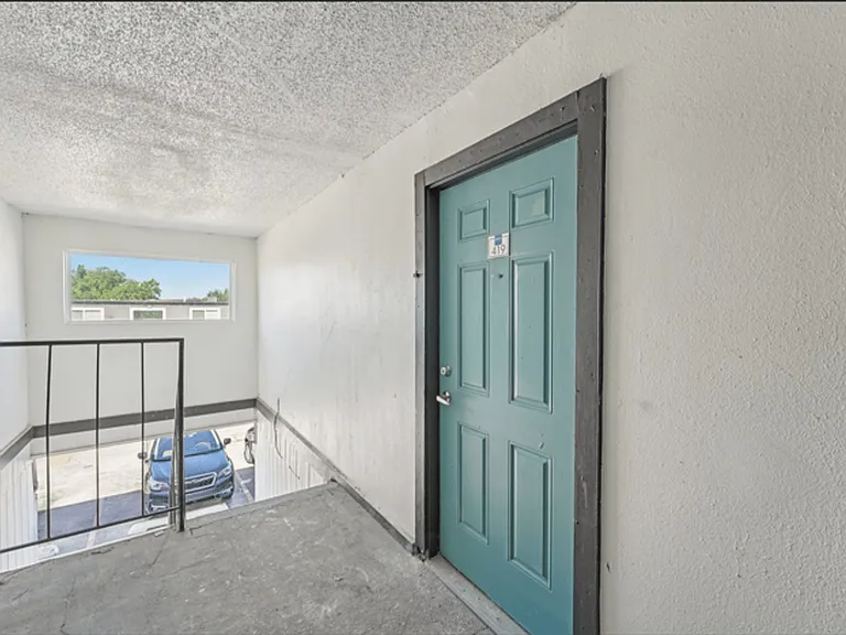 6009 Short St — Photo 27