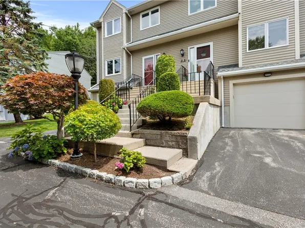 31 Waterview Dr Unit B, Smithfield, RI 02917