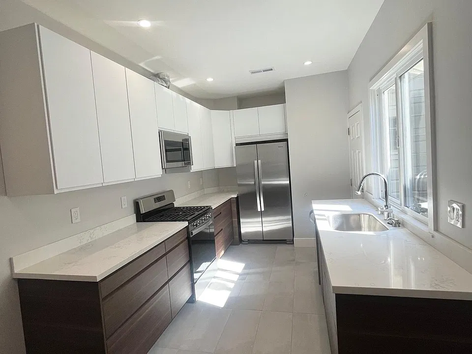 642 10th Ave #3