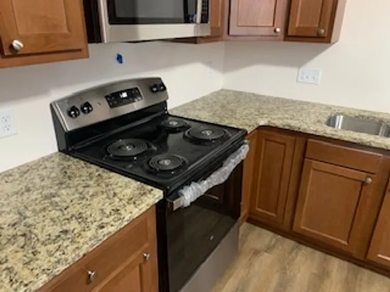 1027 Valley Side Dr #1029 — Photo 8