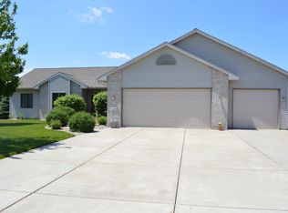 6683 Ridge Point, Sun Prairie, WI 53590