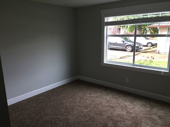 2nd image of 914 W 16th St