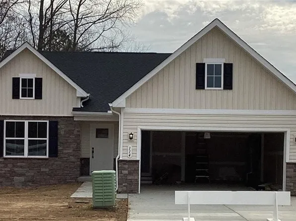 114 Grace Hill Cir, Kilmarnock, VA 22482