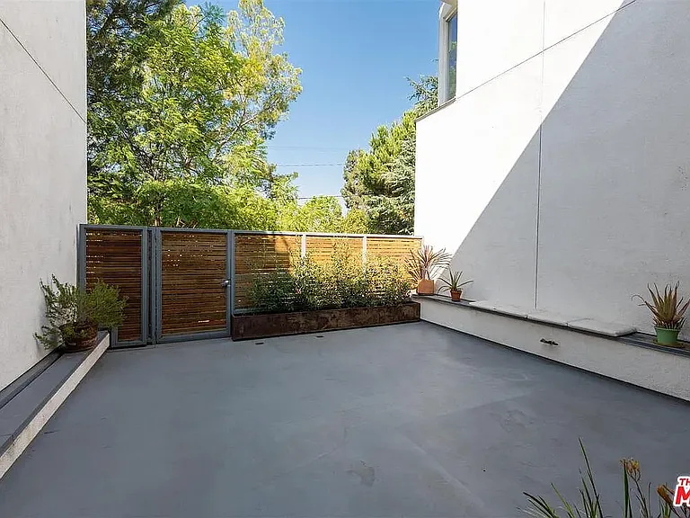 3343 Rowena Ave — Photo 7