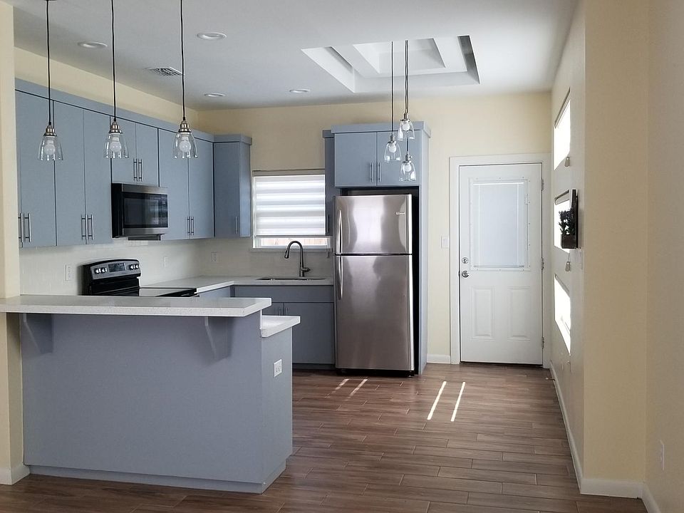 Quartz Countertops
Kitchen appliances