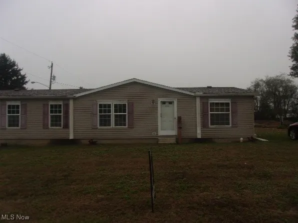 212 W 1st St, Frazeysburg, OH 43822