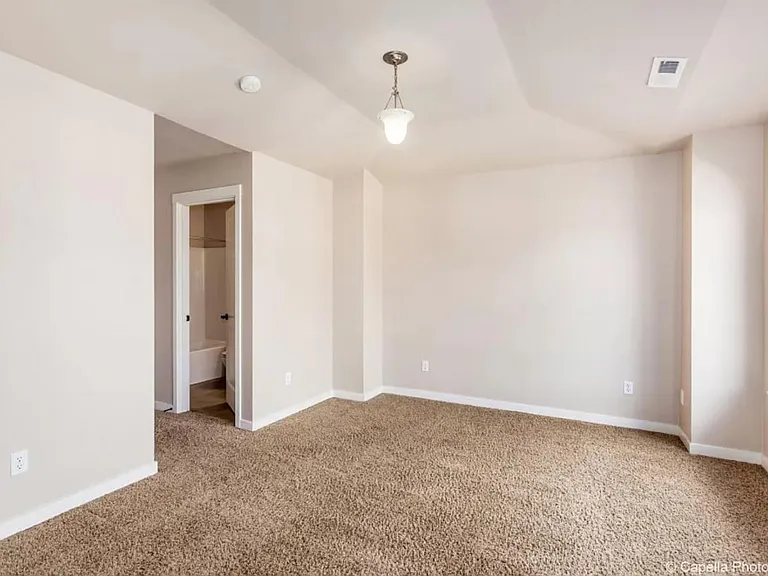 410 NE Patricia Ann Pl — Photo 12