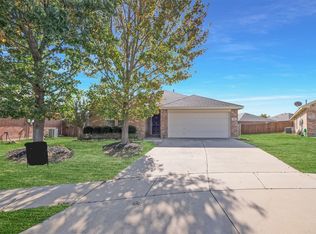 417 Creek Bend Dr, Saginaw, TX 76131