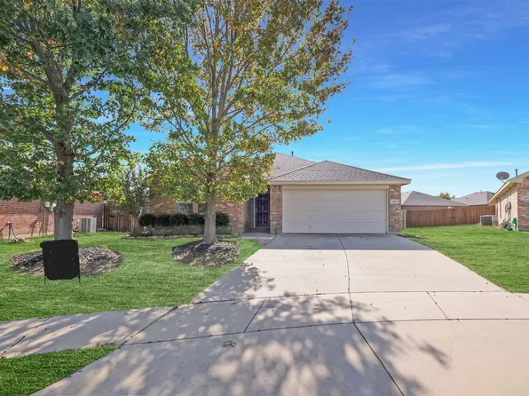 417 Creek Bend Dr, Saginaw, TX 76131