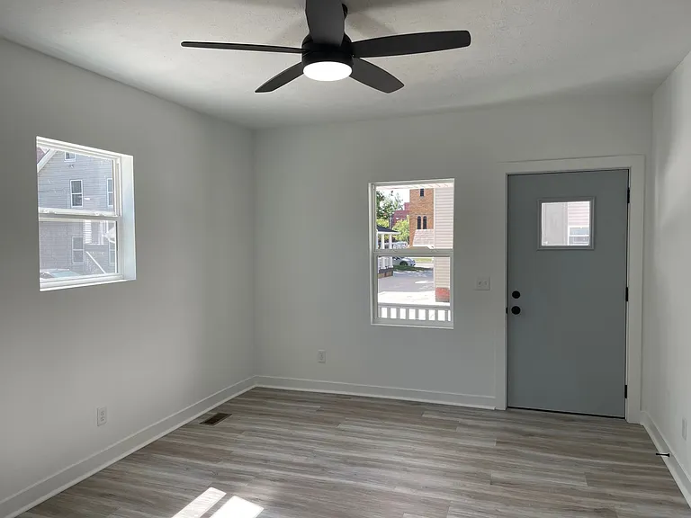 2275 W 11th St — Photo 5