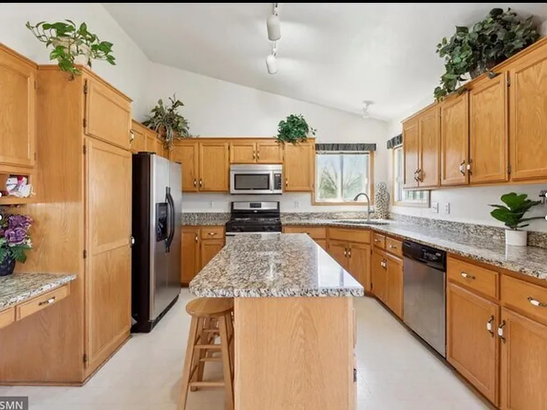 2340 Edinbrook Ter N — Photo 2