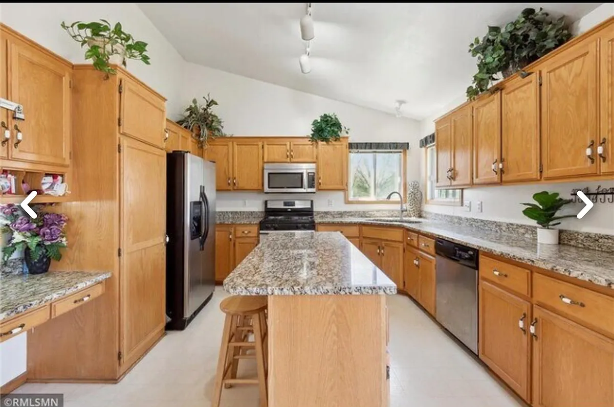 Building Photo - 2340 Edinbrook Ter N