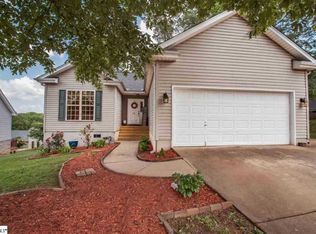 208 Pleasant Oak Ct, Greer, SC 29651