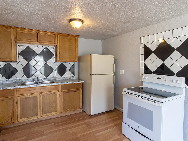 2202 Monroe St — Photo 6