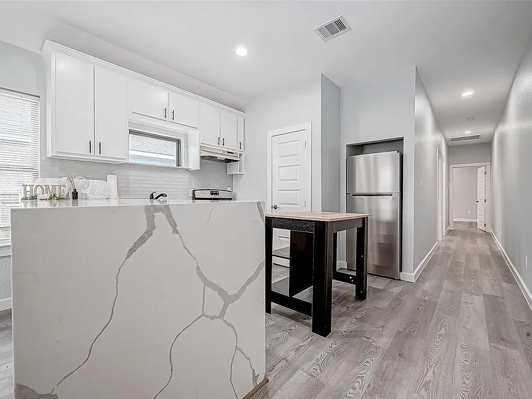 6725 Avenue K #B — Photo 12