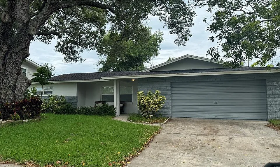 9652 Commodore Dr
