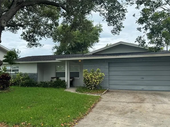 9652 Commodore Dr, Seminole, FL 33776