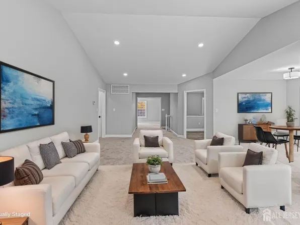 3 Bristol Ct #D, Monroe Township, NJ 08831