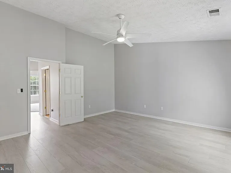 8212 Silverton Ct — Photo 32