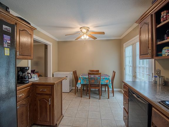 2nd image of 1516 Hillcrest Dr