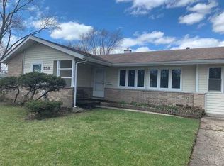 958 Carswell Ave, Elk Grove Village, IL 60007