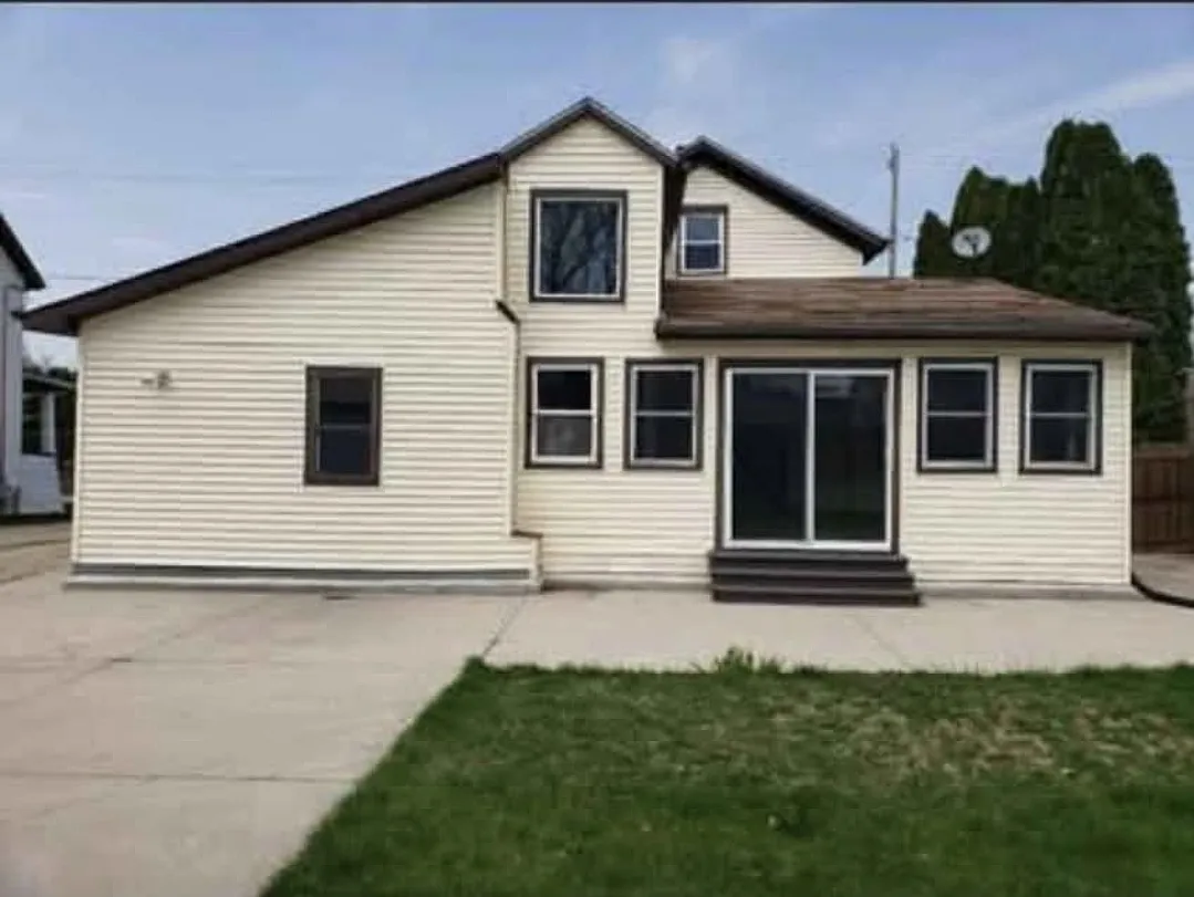 5 bed, 1.5 bath, 1655 sqft, $2,400 — Photo 1