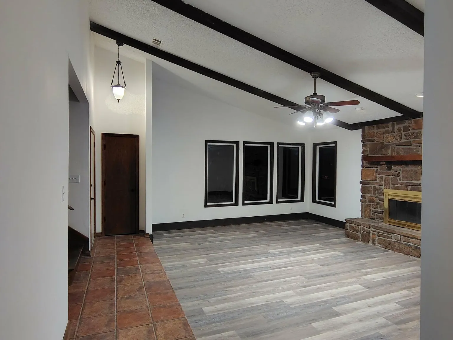 3 bed, 3.0 bath, 2296 sqft, $2,000 — Photo 3