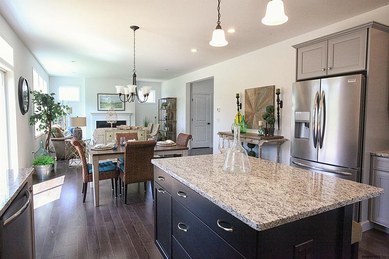 2nd image of 5 STUART Drive