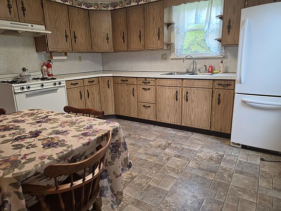 3rd image of 2875 Cambria St