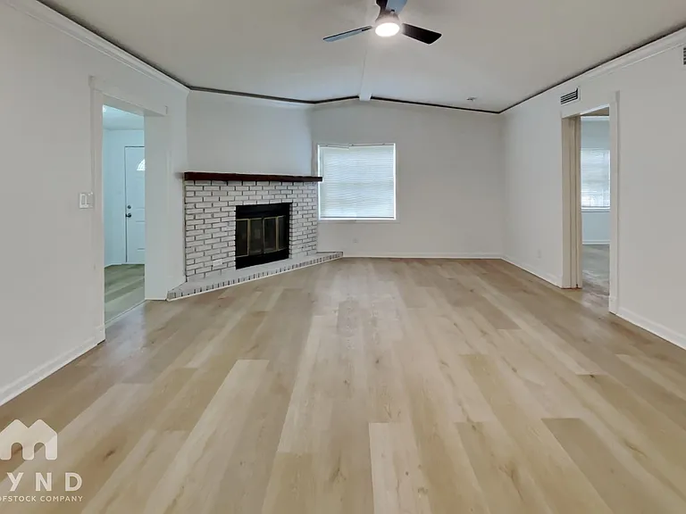 3340 Peach Dr — Photo 2