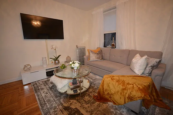 Rented by Voro, LLC | media 6