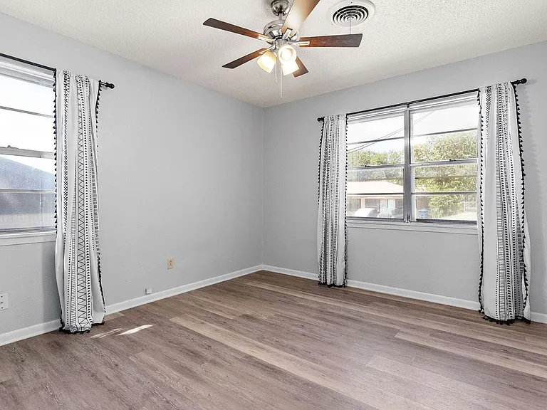 1205 S 7th St — Photo 13