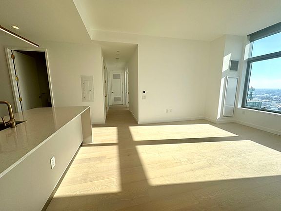 5th image of 3 Court Sq #Penthouse 407