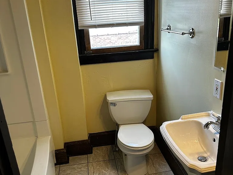 116 1/2 N Walnut St — Photo 48
