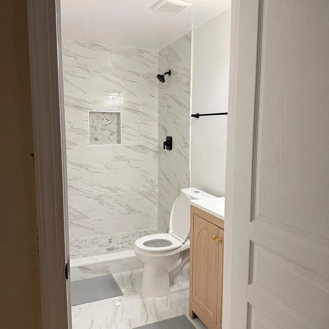 1 bed, 1.0 bath, 1408 sqft, $1,800 — Photo 3