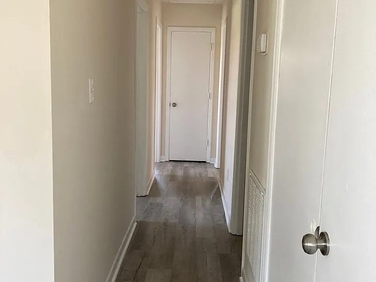 2913 Monroe Dr — Photo 6