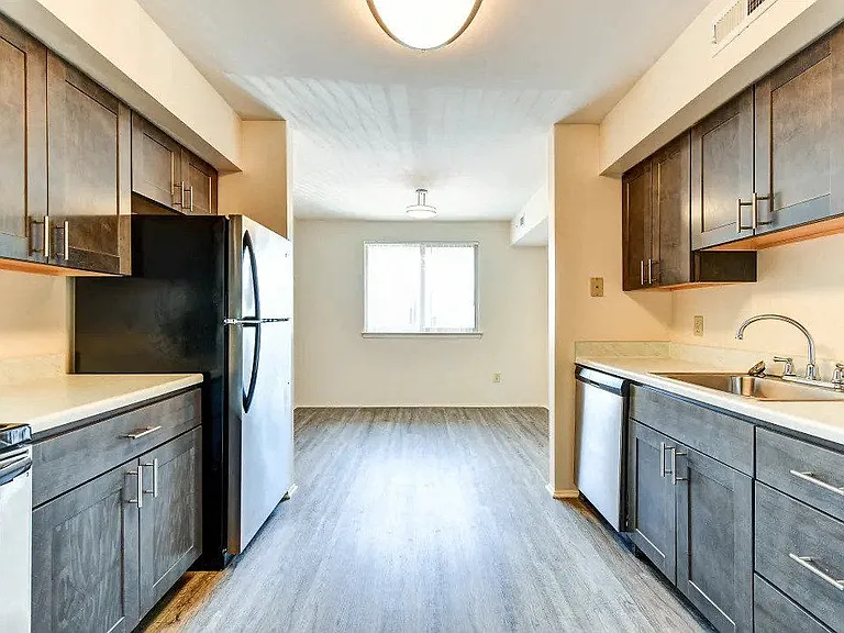 Rolling Hills Apartments — Photo 5