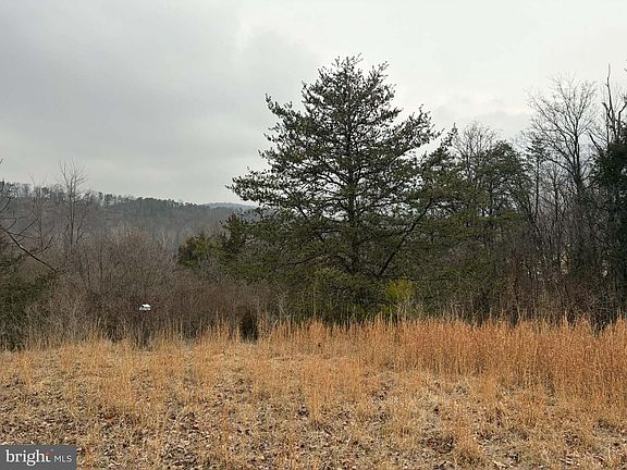 4th image of 986 Rushing River Rd