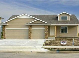 6612 SE Sunsplash Dr, Pleasant Hill, IA 50327