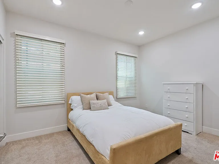 2780 N Wright Ln — Photo 30